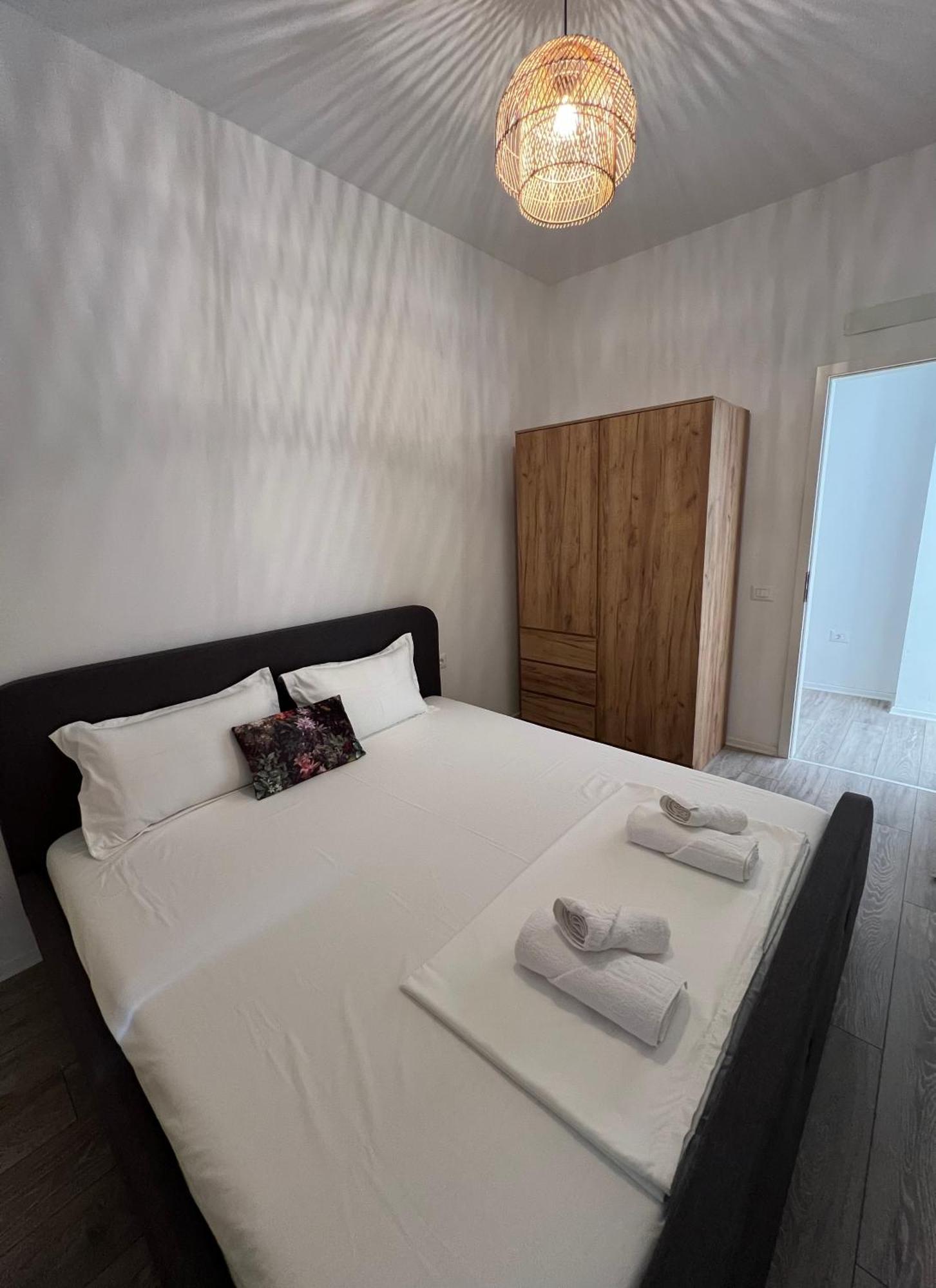 Sunflower Apartment Тирана Экстерьер фото