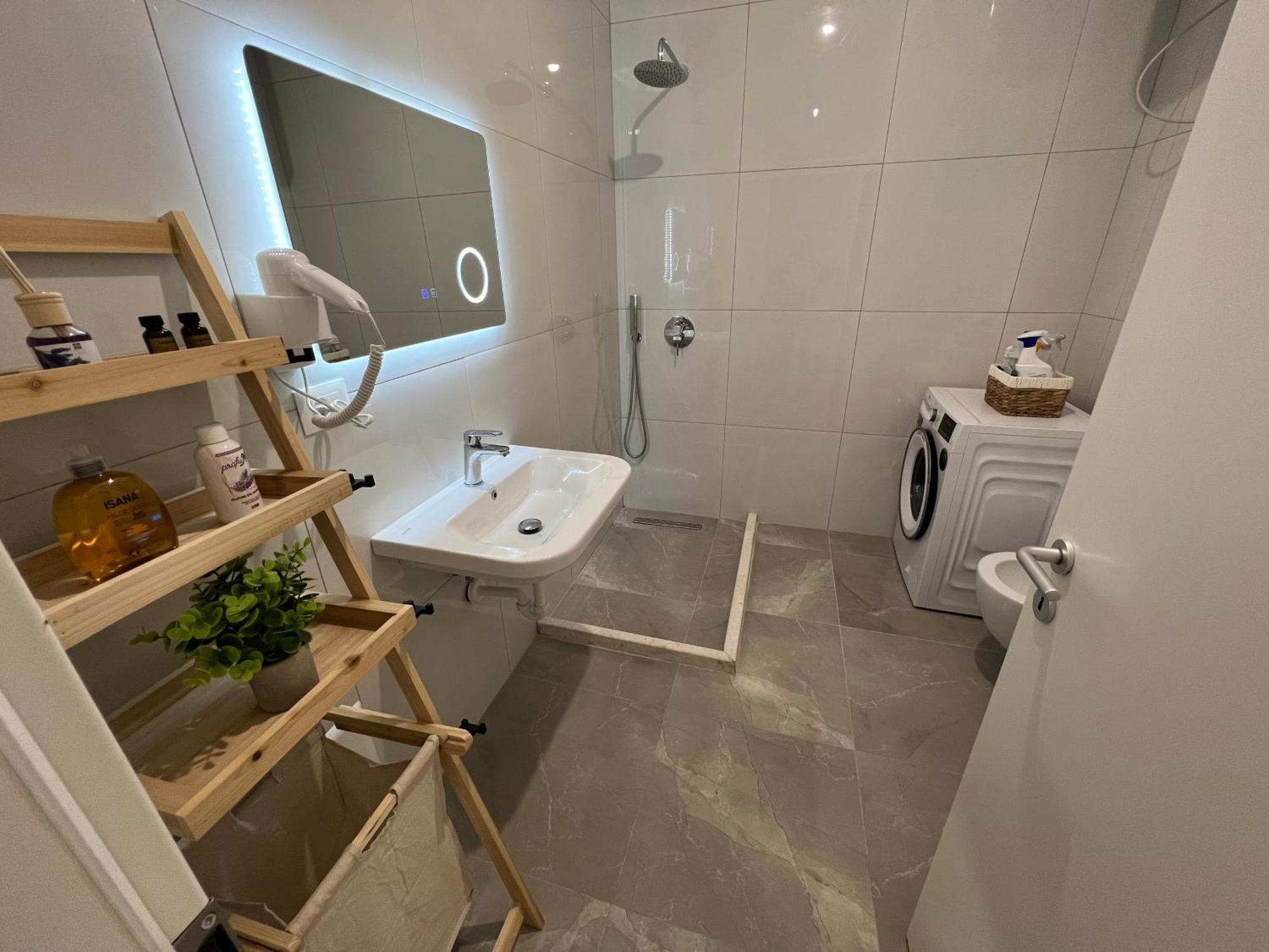 Sunflower Apartment Тирана Экстерьер фото